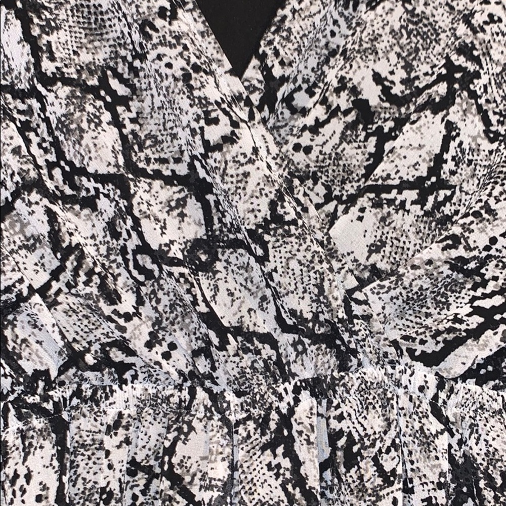 Express Printed Romper - Picture 4 of 5